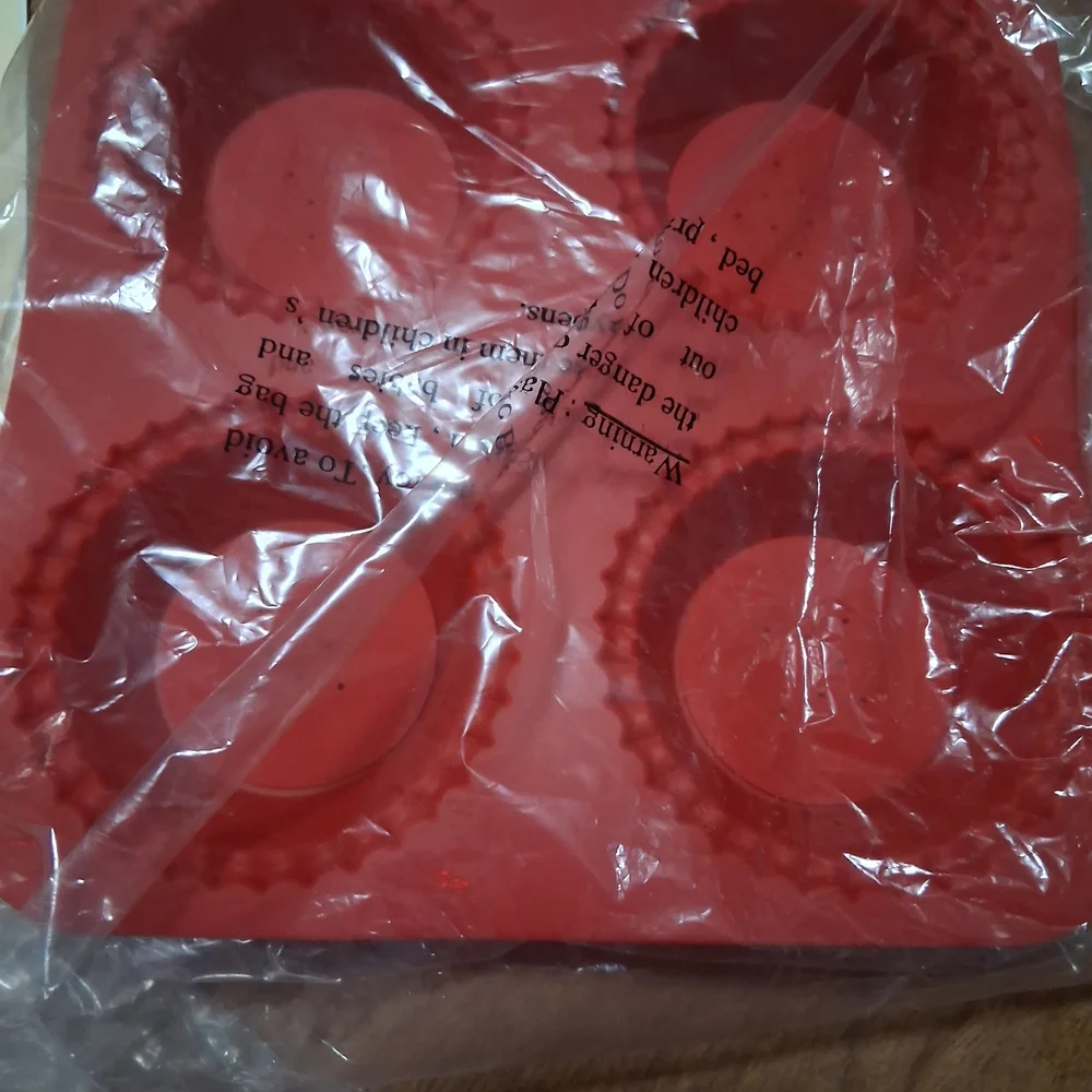 - Red - Picture 2 of 6